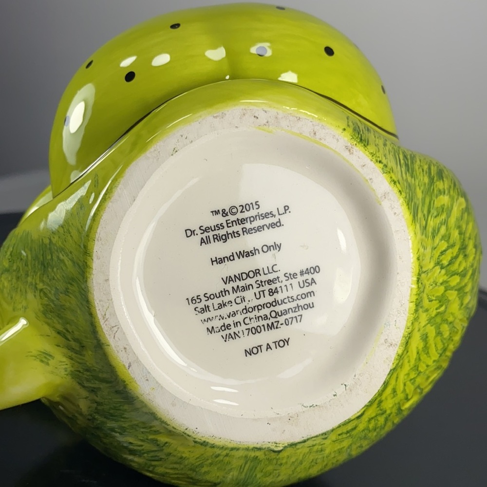 The Grinch 3D Face Sculpted Ceramic Green Mug - Picture 4 of 8